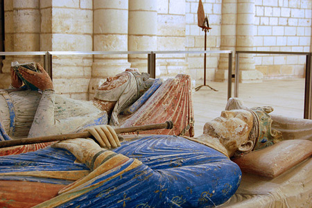 gisant d'Henri II Plantagenêt et d'Aliénor d'Aquitaine, abbaye de Fontevraud, France; source photo:http://theinquisition.eu/wordpress/wp-content/uploads/2011/01/commonlaw-main.jpg